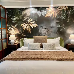 https://jewel-suite-w-balcony-mgm-signature-23rd-floor-strip-view.las-vegashotels.net